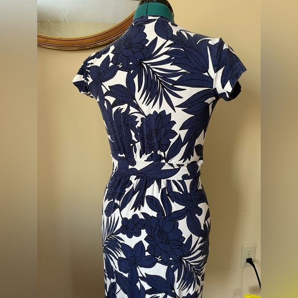 Ann Taylor size 0 half wrap dress short sleeve blue floral pattern - Picture 6 of 8
